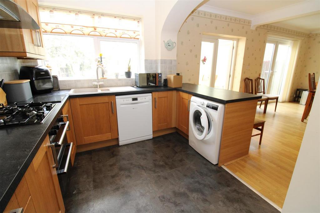 Kitchen 2.JPG