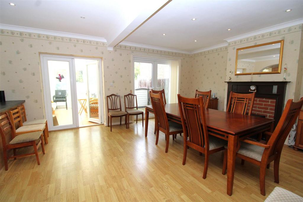 Kitchen Diner 3.JPG