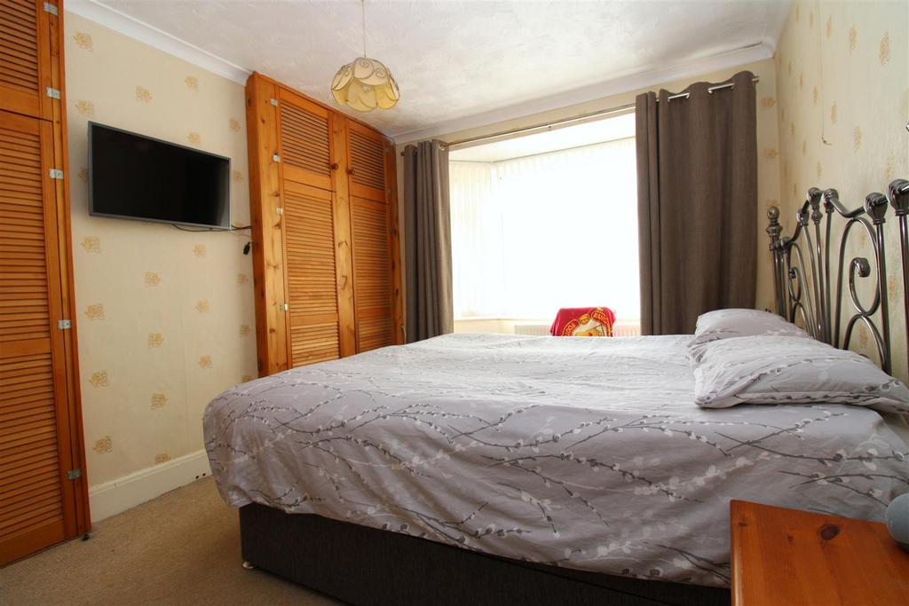 Bedroom 2.JPG