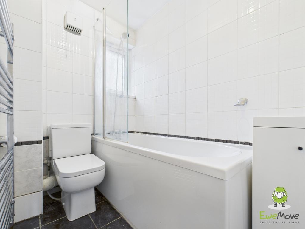 Ewe Move Bsingstoke Rubens Close Bathroom