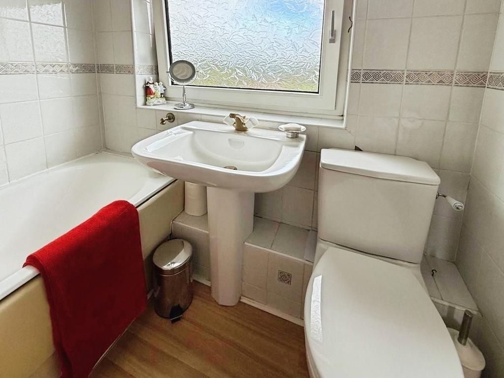 Pbox-bathroom-326554.jpg