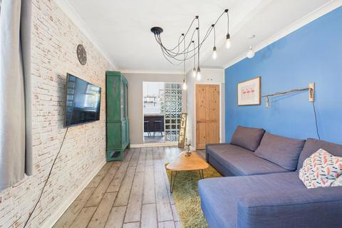 2 bedroom maisonette for sale