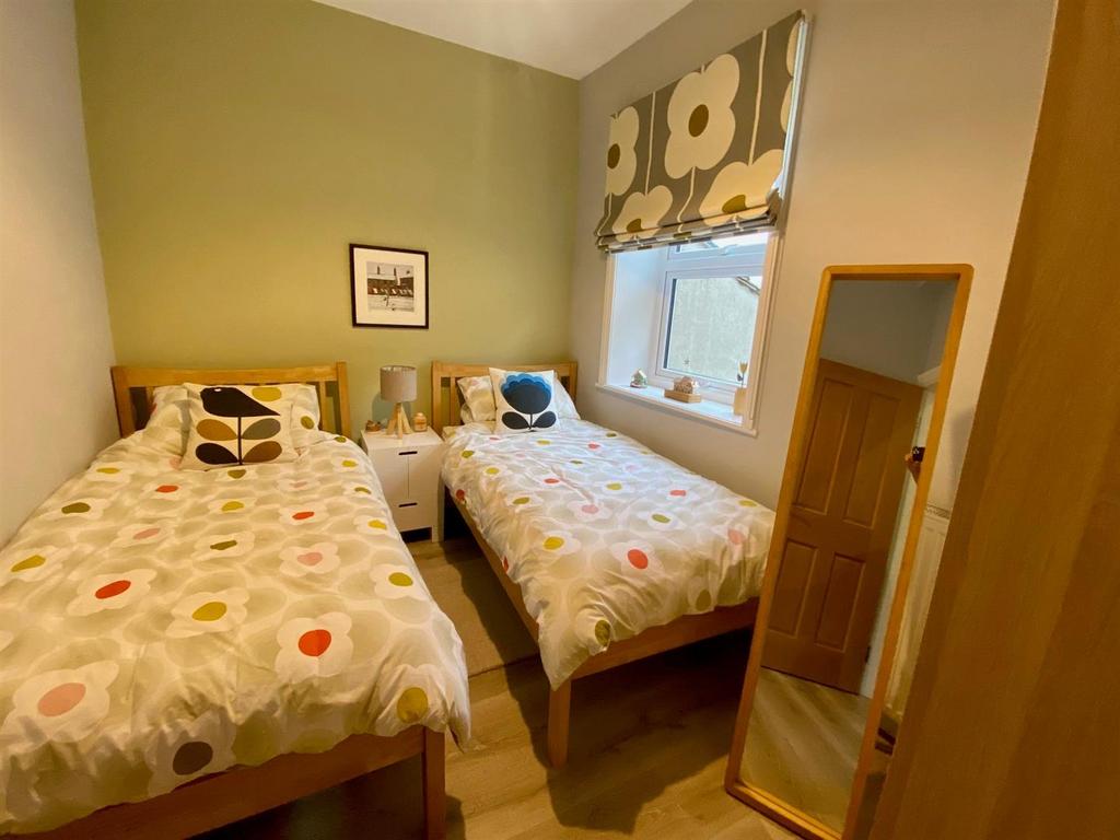 Bed 2.jpg