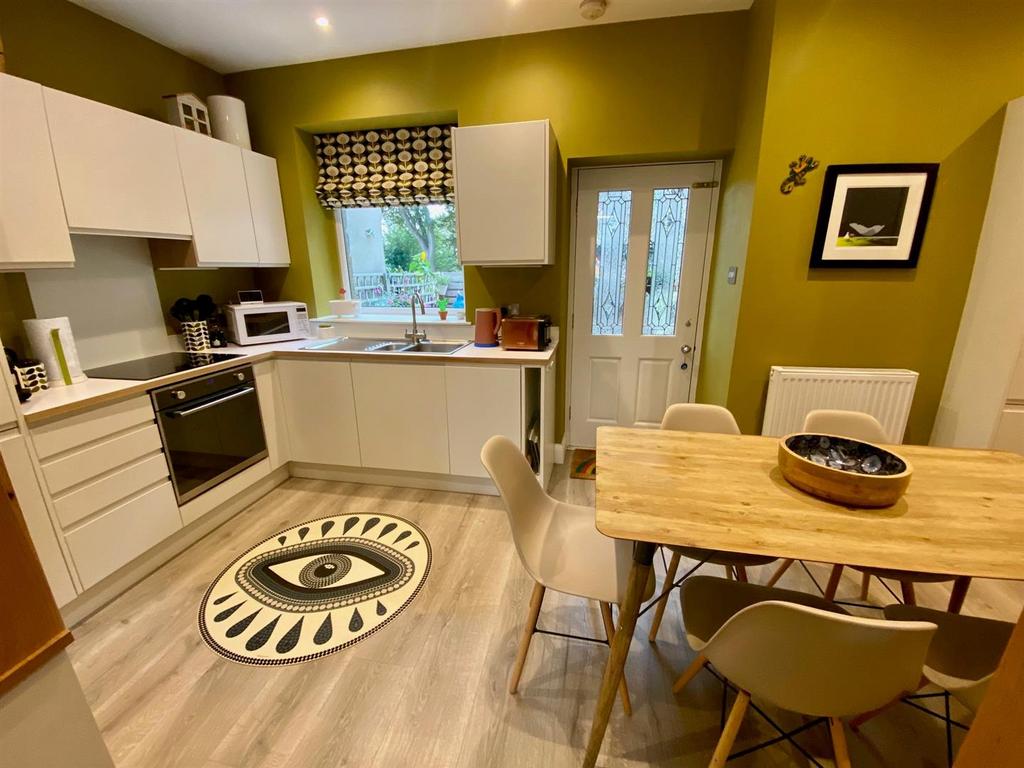 Kitchen area.jpg