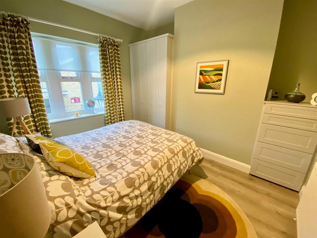 Bed 1.jpg