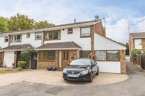 26 Burnham Close, Windsor, SL4 4PN