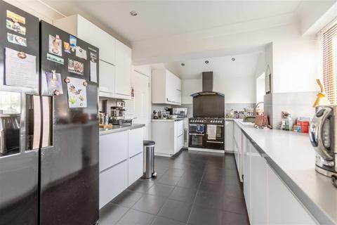 26 Burnham Close, Windsor, SL4 4PN