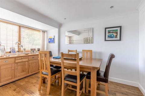 26 Burnham Close, Windsor, SL4 4PN