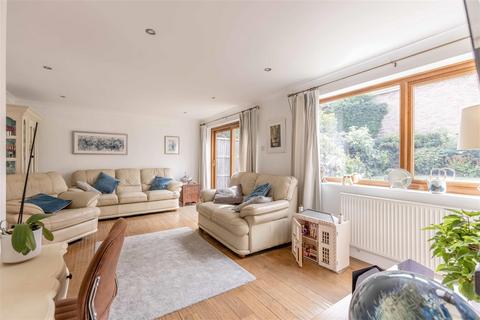 26 Burnham Close, Windsor, SL4 4PN