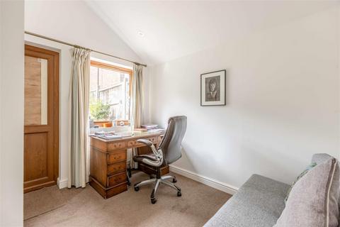 26 Burnham Close, Windsor, SL4 4PN
