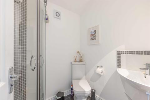 26 Burnham Close, Windsor, SL4 4PN