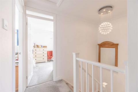 26 Burnham Close, Windsor, SL4 4PN