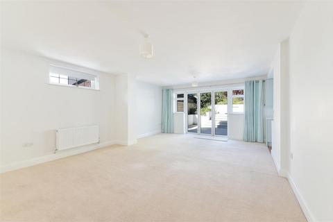 154 Warren Road, Banstead, SM7 1LB