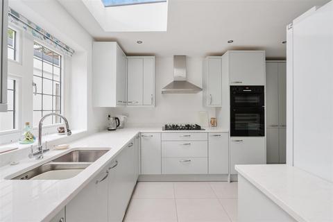 154 Warren Road, Banstead, SM7 1LB