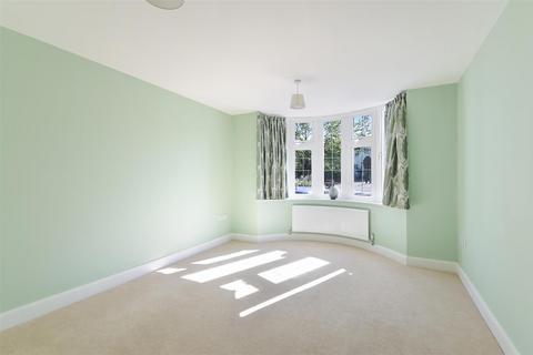 154 Warren Road, Banstead, SM7 1LB