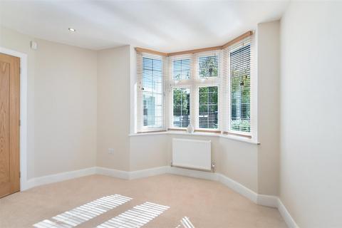 154 Warren Road, Banstead, SM7 1LB