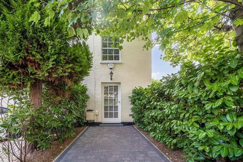 undefined, Broom Road, Teddington TW11