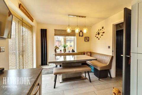 4 bedroom detached house for sale, Violet Close, Thurnscoe