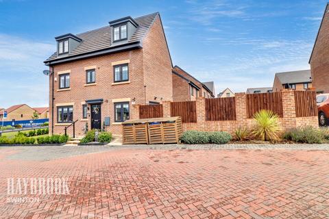 4 bedroom detached house for sale, Violet Close, Thurnscoe
