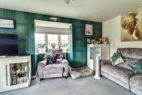 4 bedroom detached house for sale, Violet Close, Thurnscoe