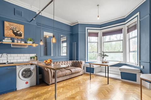 2 bedroom flat for sale, Longley Road, London SW17