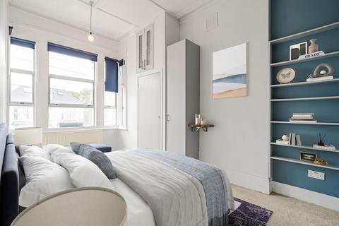 2 bedroom flat for sale, Longley Road, London SW17