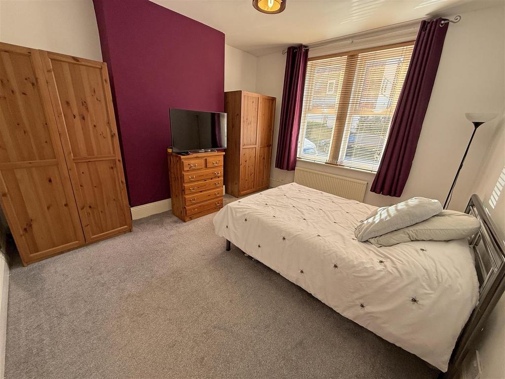 Bedroom 1.jpg