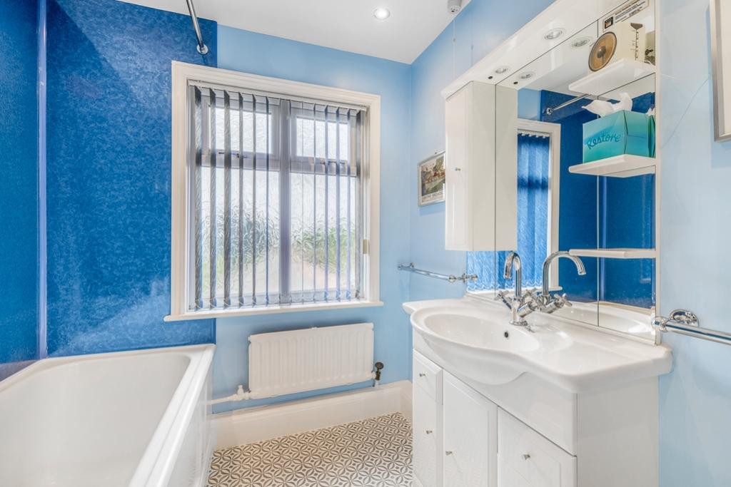 116 Roseways (Fleet)-31