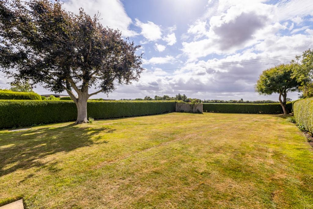 116 Roseways (Fleet)-11