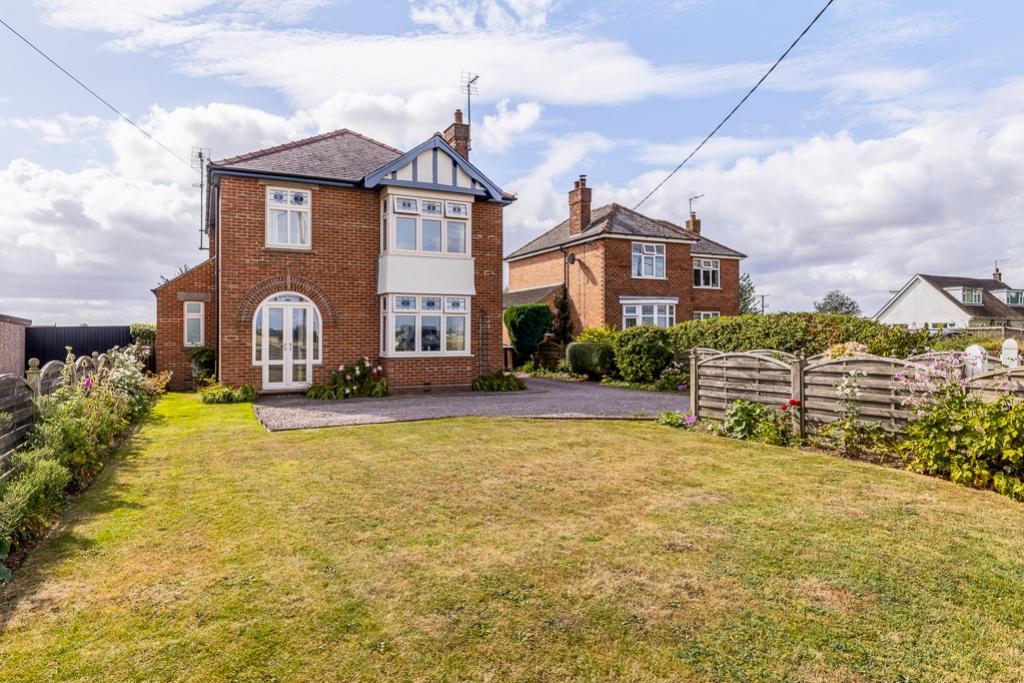 116 Roseways (Fleet)-9