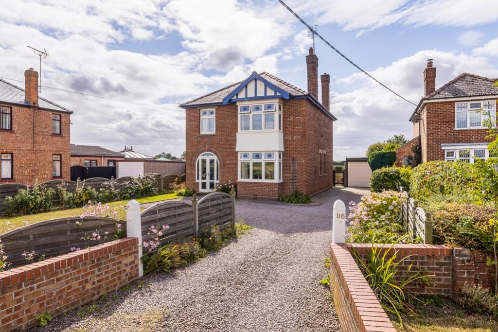 116 Roseways (Fleet)-6