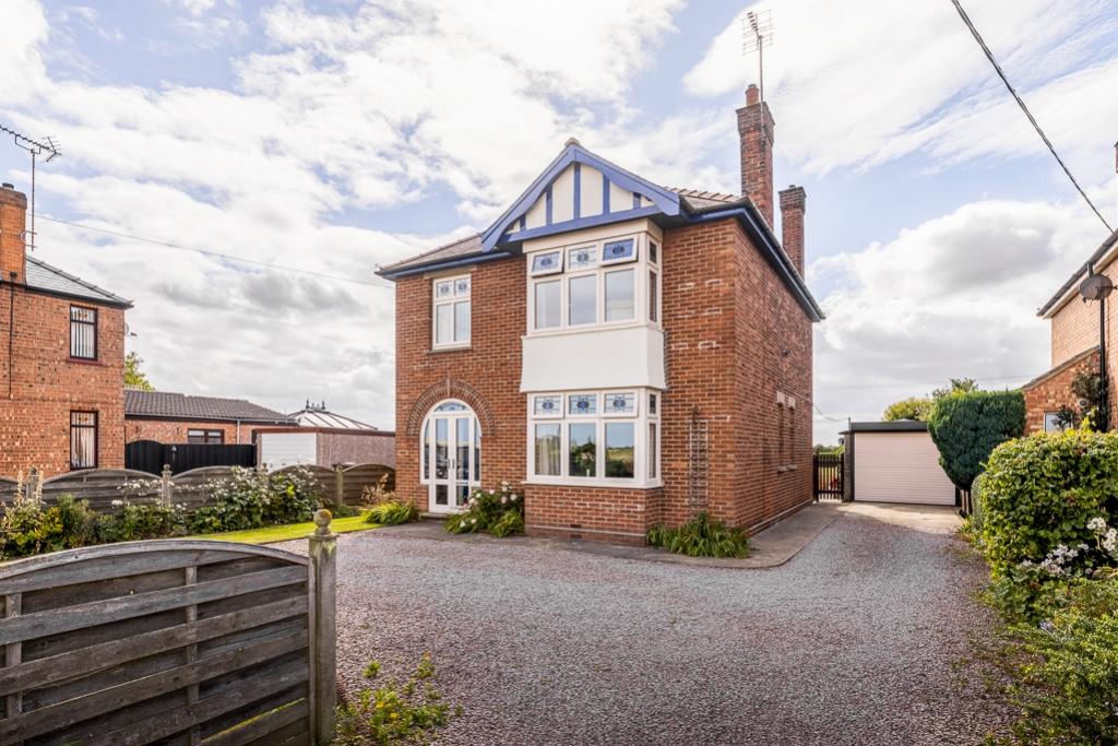 116 Roseways (Fleet)-8