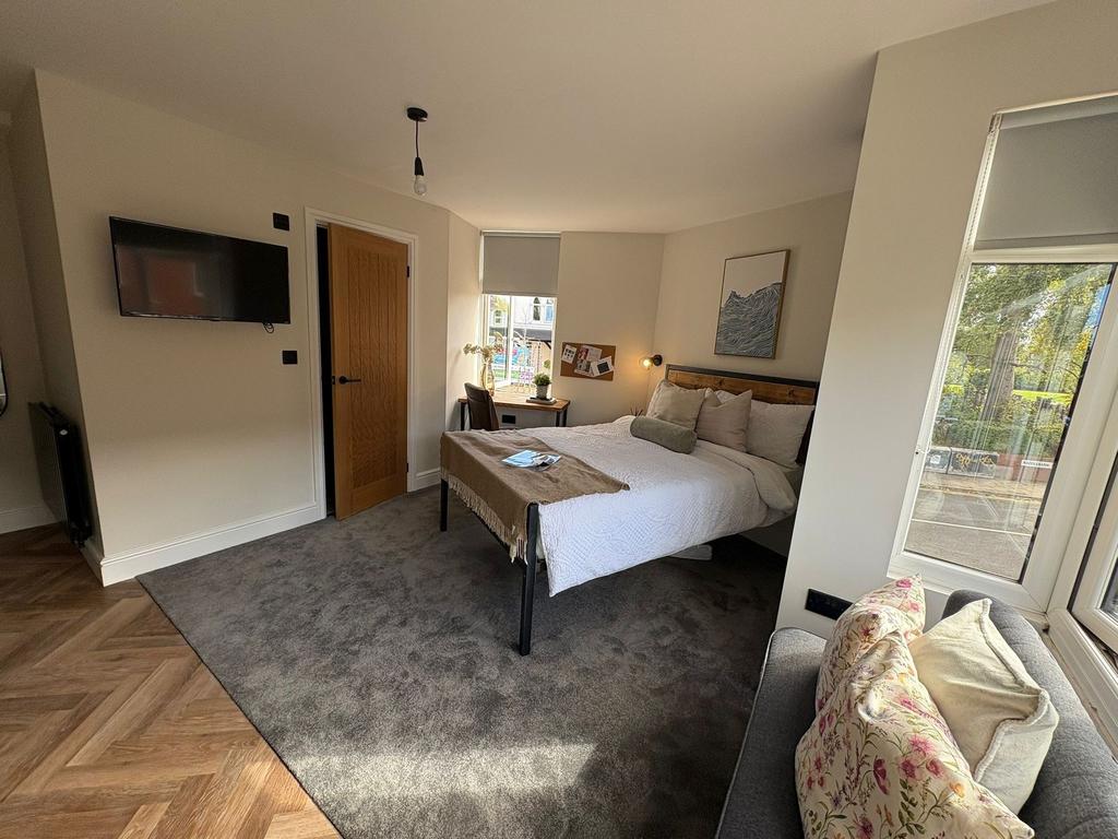 Bright, stylish double bedroom with a comfortab...