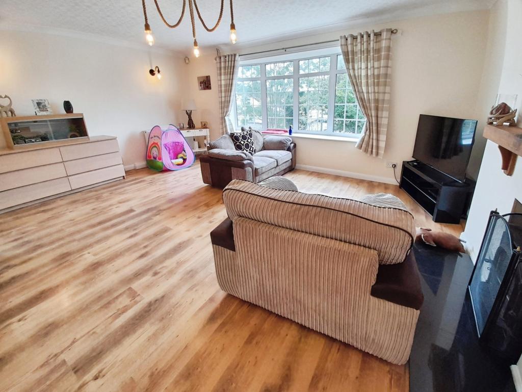 Pbox-living room-326242.jpg