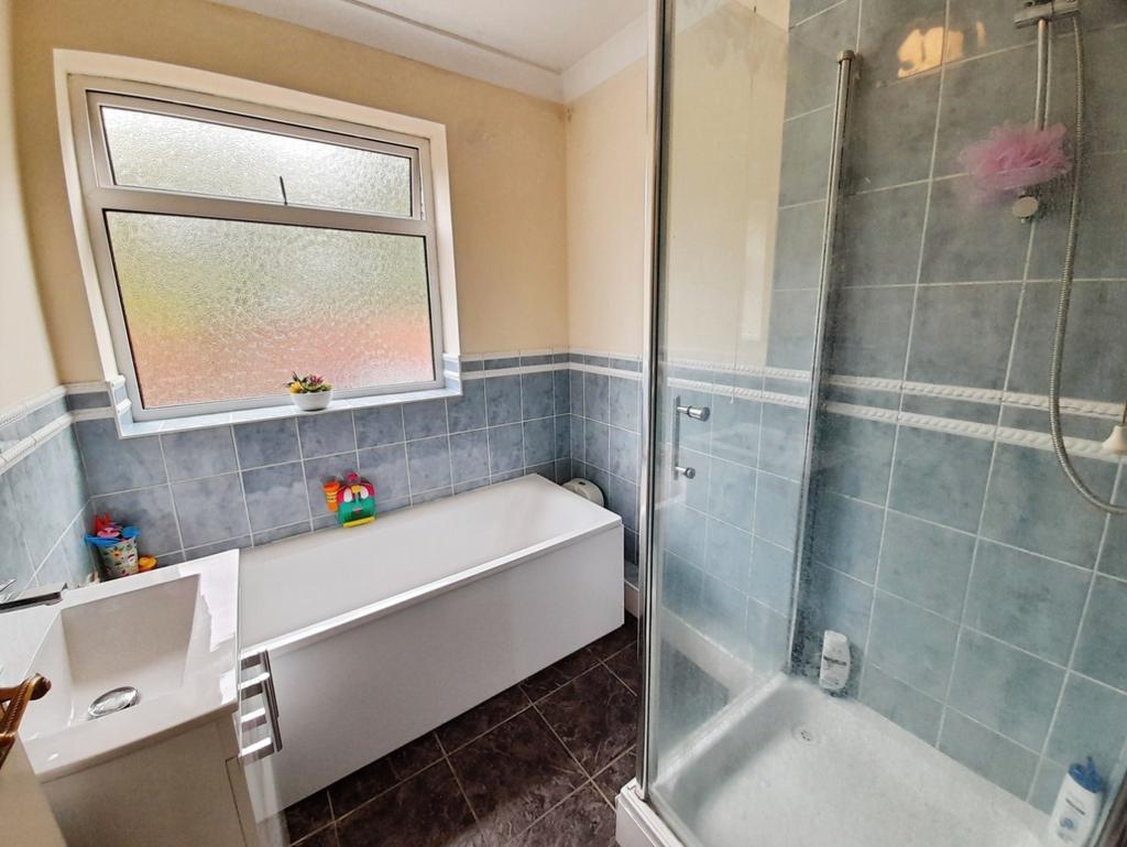Pbox-bathroom-326242.jpg