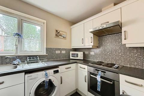 2 bedroom flat for sale, Ledgard Avenue, Leigh