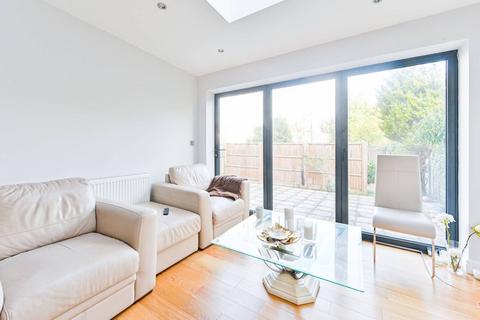 2 bedroom flat for sale, Radnor Avenue, Harrow, HA1