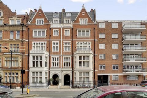 Studio to rent, Palace Court, London W2