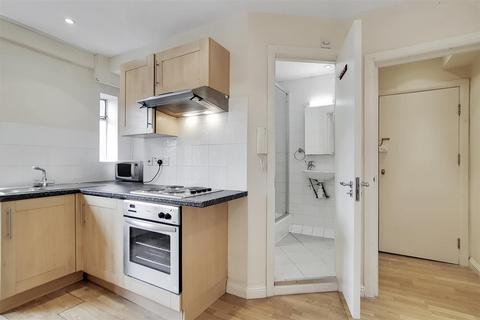 Studio to rent, Palace Court, London W2