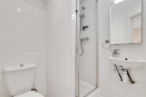 Studio to rent, Palace Court, London W2