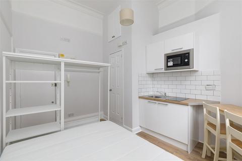 undefined, St Georges Drive, London SW1V