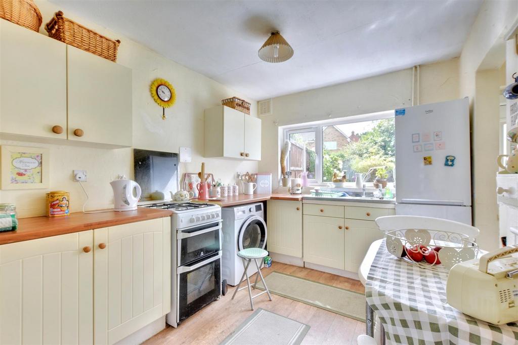 Kitchen 2.jpeg