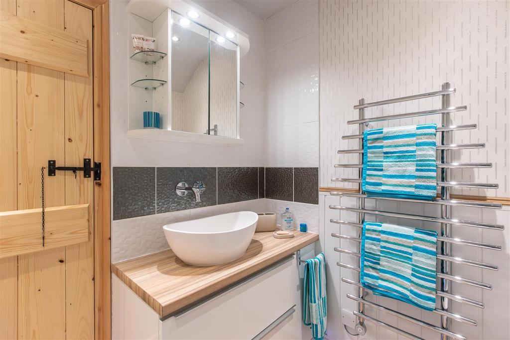 Hill Cottages 3 Shower Room-3.jpg