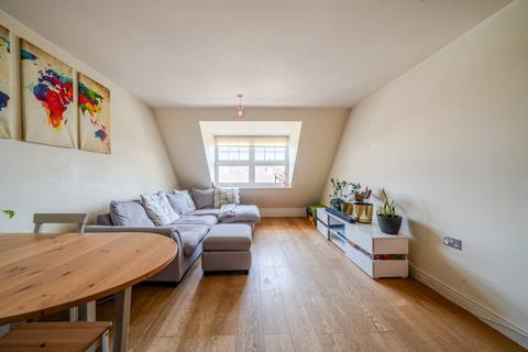 2 bedroom flat for sale, Windmill Road, Brentford, London, TW8