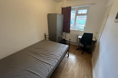 2 bedroom flat share to rent, Queen Caroline Street, London W6