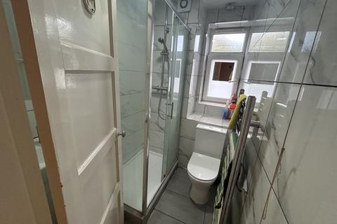 2 bedroom flat share to rent, Queen Caroline Street, London W6