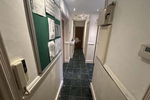 2 bedroom flat share to rent, Queen Caroline Street, London W6