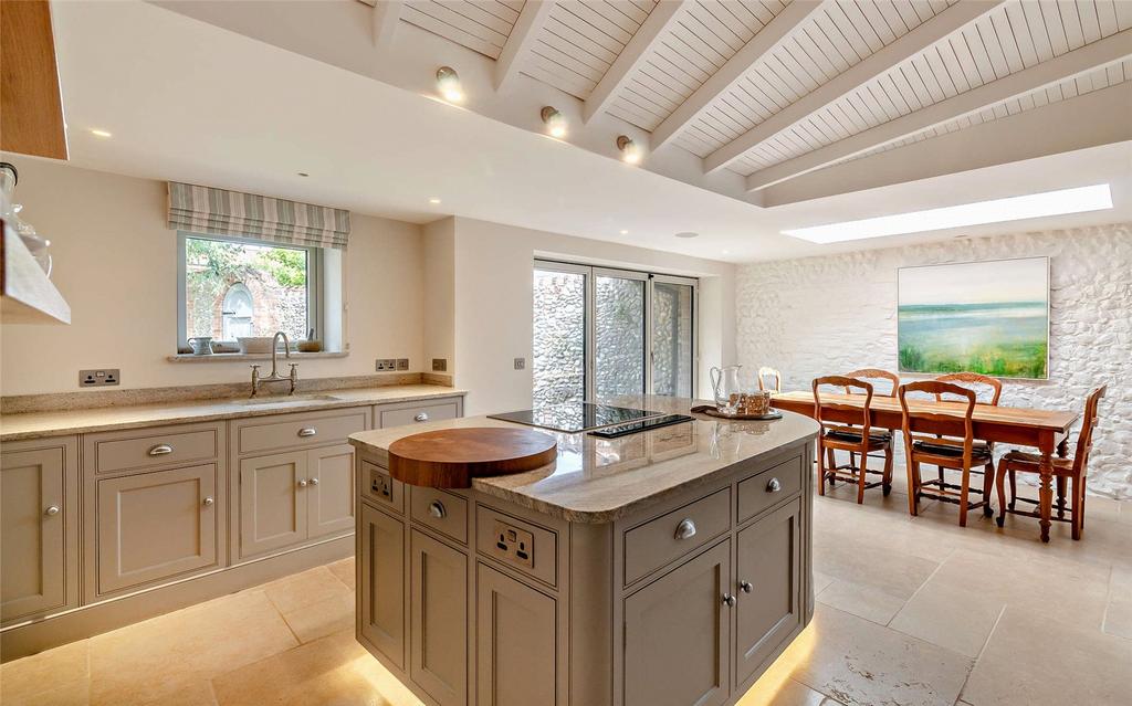 Kitchen/Dining