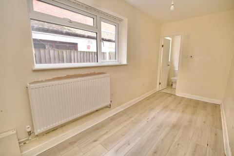 3 bedroom terraced house for sale, Stoney Stanton Road