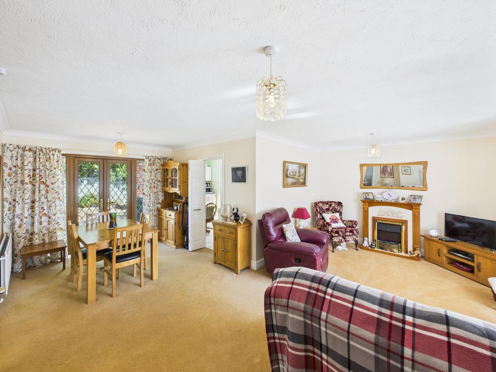 Open Plan Living Room/Dining Room